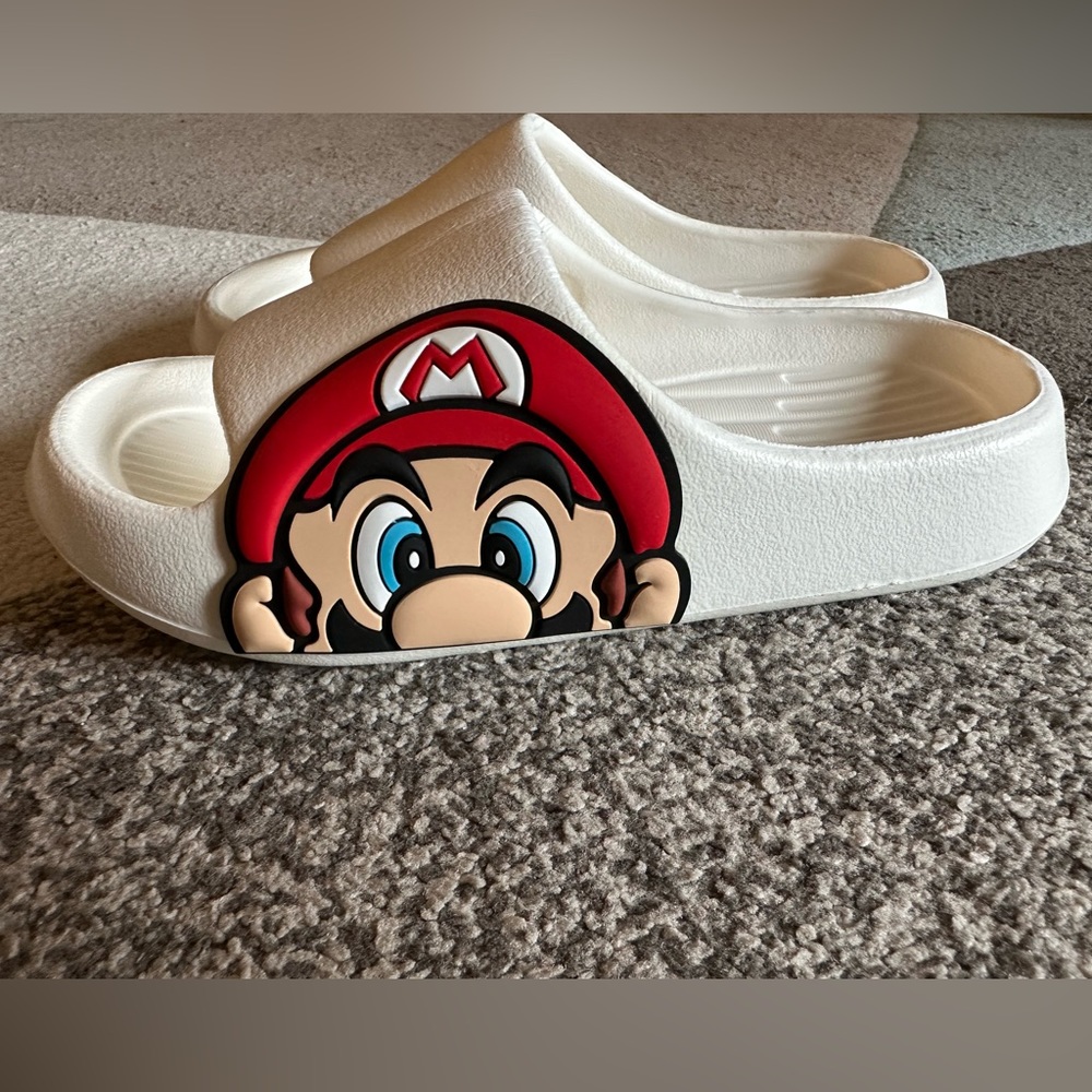 NWOT Super Mario EVa Foam Slides Size 30/31